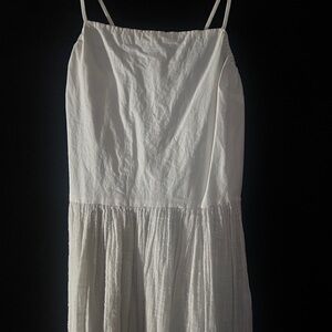 Elegant White Sleeveless Dress